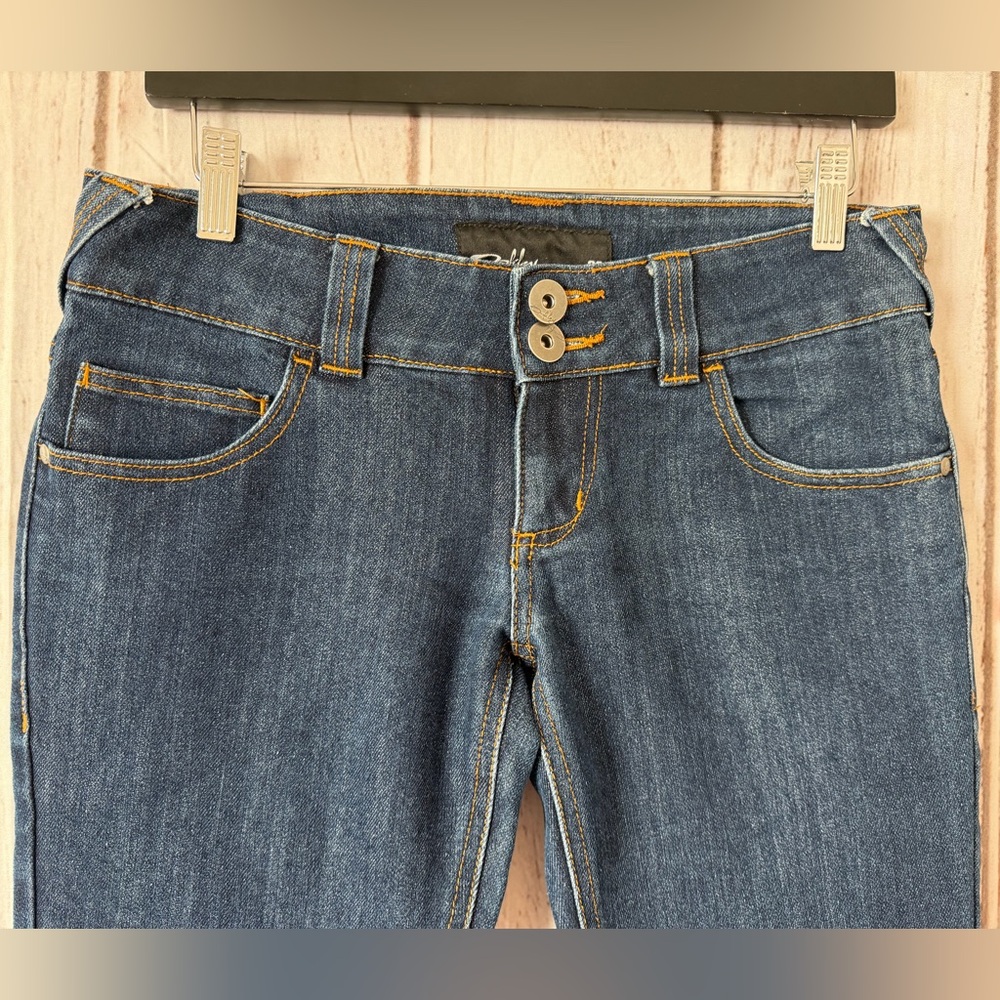 Oakley Vintage Y2K Low Rise Bootcut Dark Wash Denim
Jeans Size 26 - Picture 2 of 6